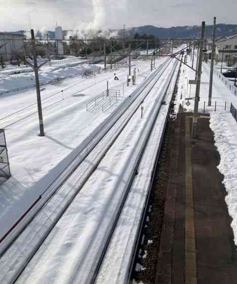 雪の積もった線路