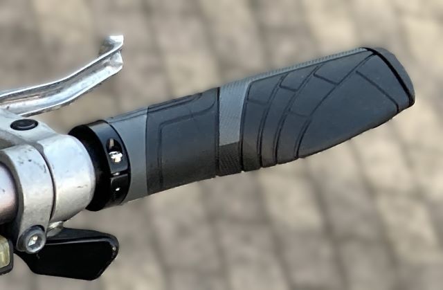 新しいハンドルグリップ